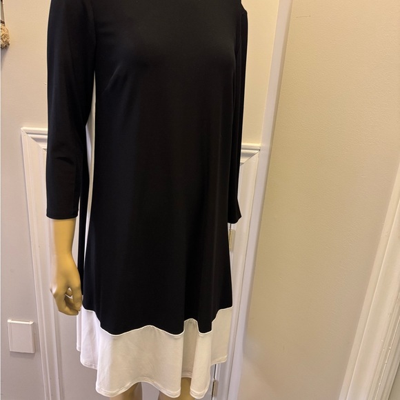 Ralph Lauren Black and White Dress 3/4 Sleeve Mock Neck. Ptp 17” lenght 36” - Picture 6 of 7